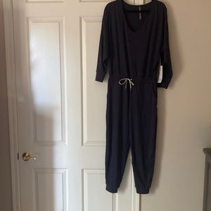 Vuori long sleeve lux jumpsuit romper Midnight Heather (navy) size Medium NWT.